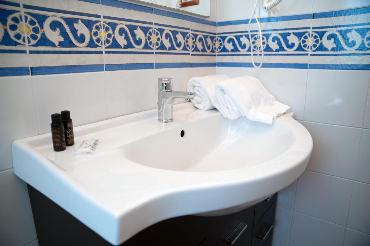 Dimora Santa Barbara Hotel Matera Bagian luar foto