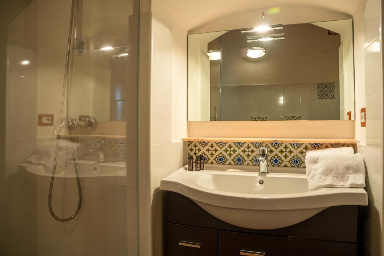 Dimora Santa Barbara Hotel Matera Bagian luar foto